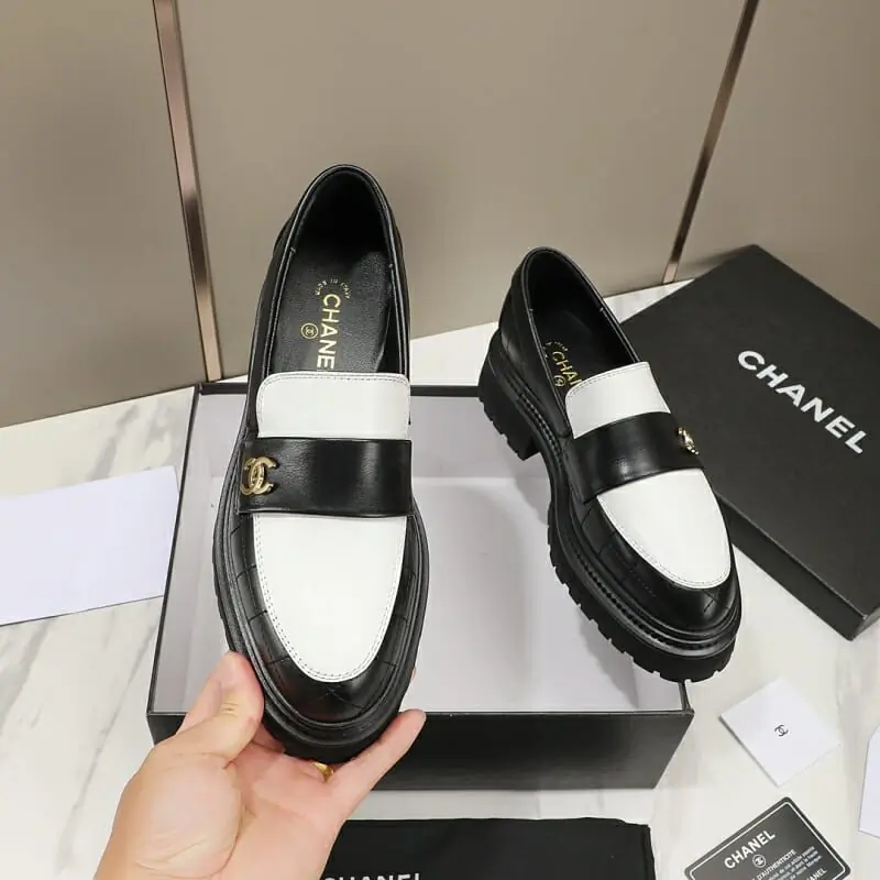 chanel cuir chaussures pour femme s_12669743